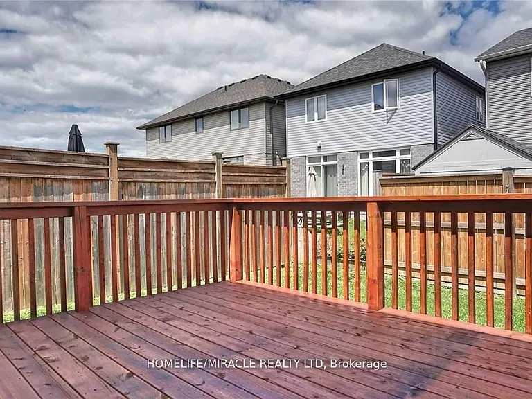 11 Sandybay Ave — Photo 24