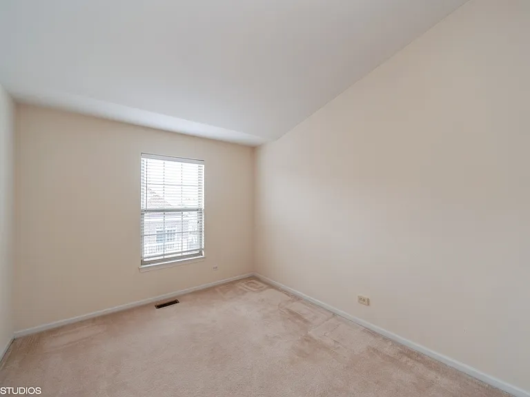 593 Prestwick Ln — Photo 14