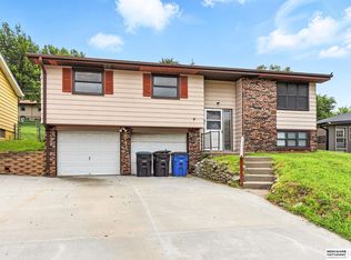 2743 S 50th St, Omaha, NE 68106