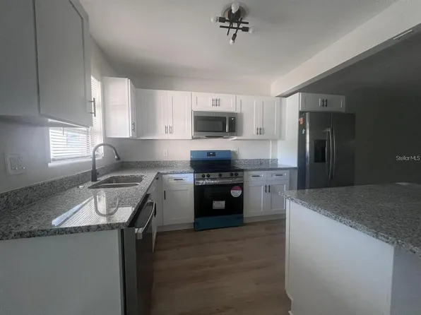 1353 Lakeview Rd, Clearwater, FL 33756