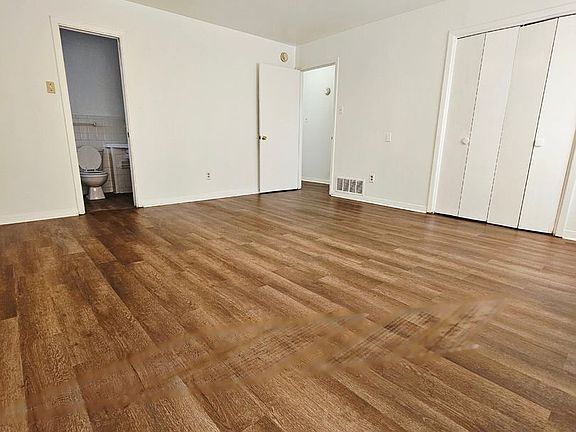 4th image of 309 Crystal Dr