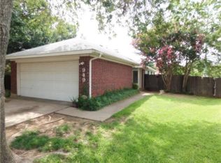 949 Plantation Dr, Lewisville, TX 75067