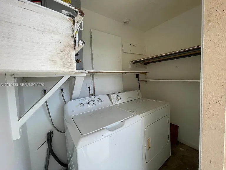 10112 SW 20th St — Photo 7