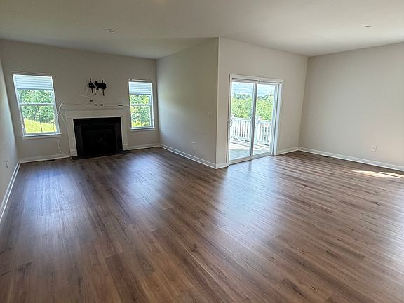 3rd image of 739 Hunsberger Rd