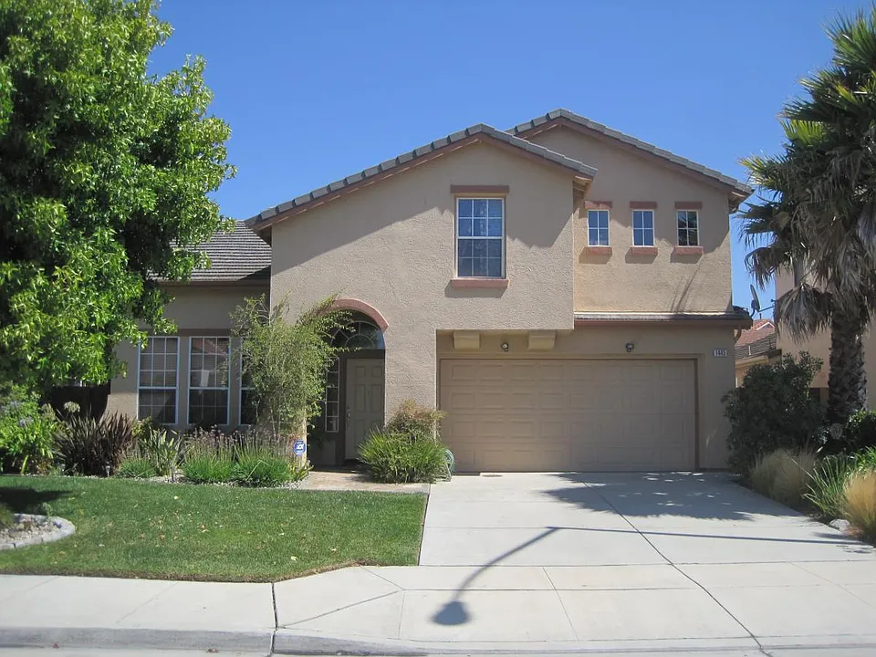 1445 Madrone Dr