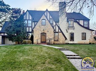 1514 SW Pembroke Ln, Topeka, KS 66604