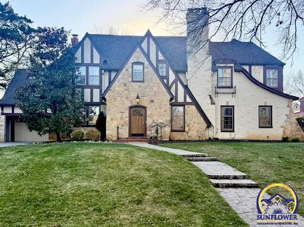 1514 SW Pembroke Ln, Topeka, KS 66604