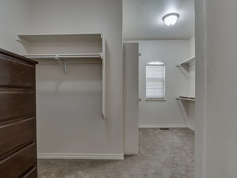 3341 Heritage Green Cir — Photo 57