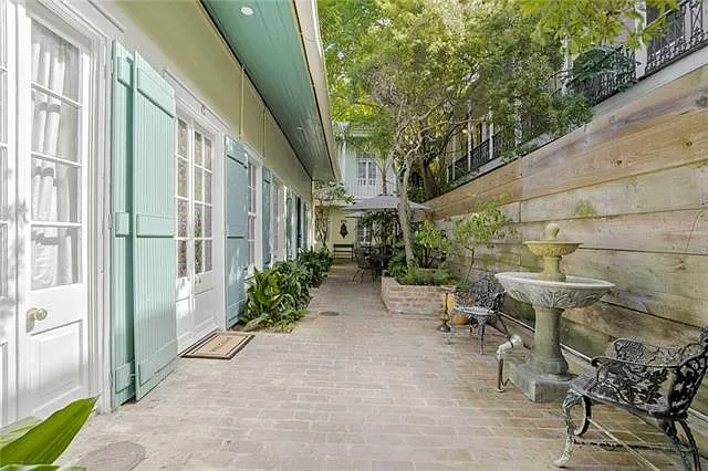 2 bed, 1.0 bath, 754 sqft, $2,300 — Photo 2