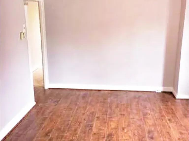 326 N Charlotte St — Photo 2