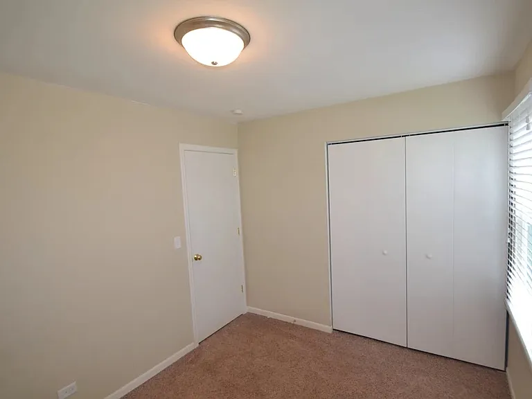 1330 N Parkview Ter — Photo 2