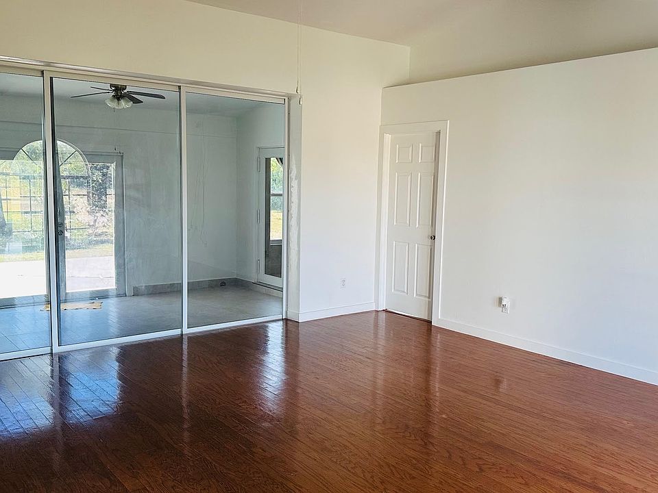 2nd image of 2485 39th Ave NE