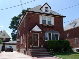 84 Tottenham Rd, Lynbrook, NY 11563