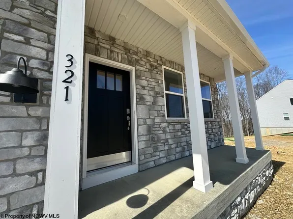 321 Dye Ln, Morgantown, WV 26501