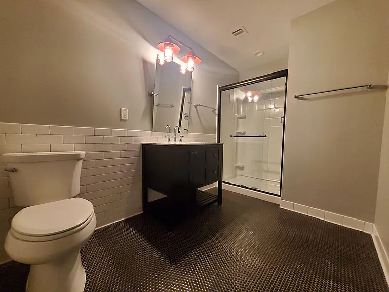 215 N Webster Ave — Photo 30