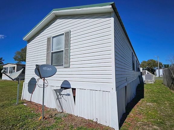 5th image of 124 Lakeside Garden Cir
