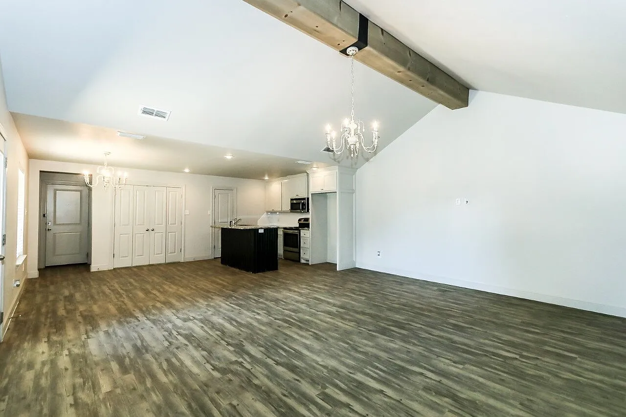 3 bed, 2.0 bath, 1550 sqft, $1,600 — Photo 2