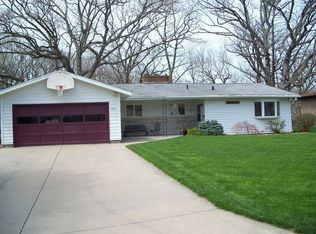 2541 Surrey Rd, Burlington, IA 52601