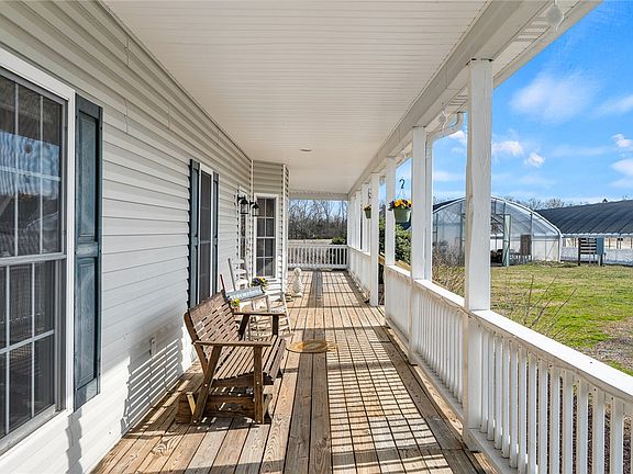 4th image of 2803 Trail Rd