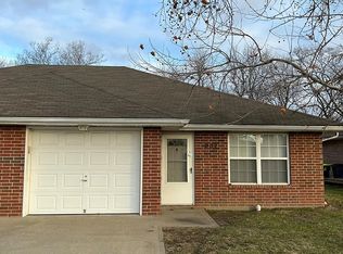 202 NE 7th St UNIT B, Oak Grove, MO 64075