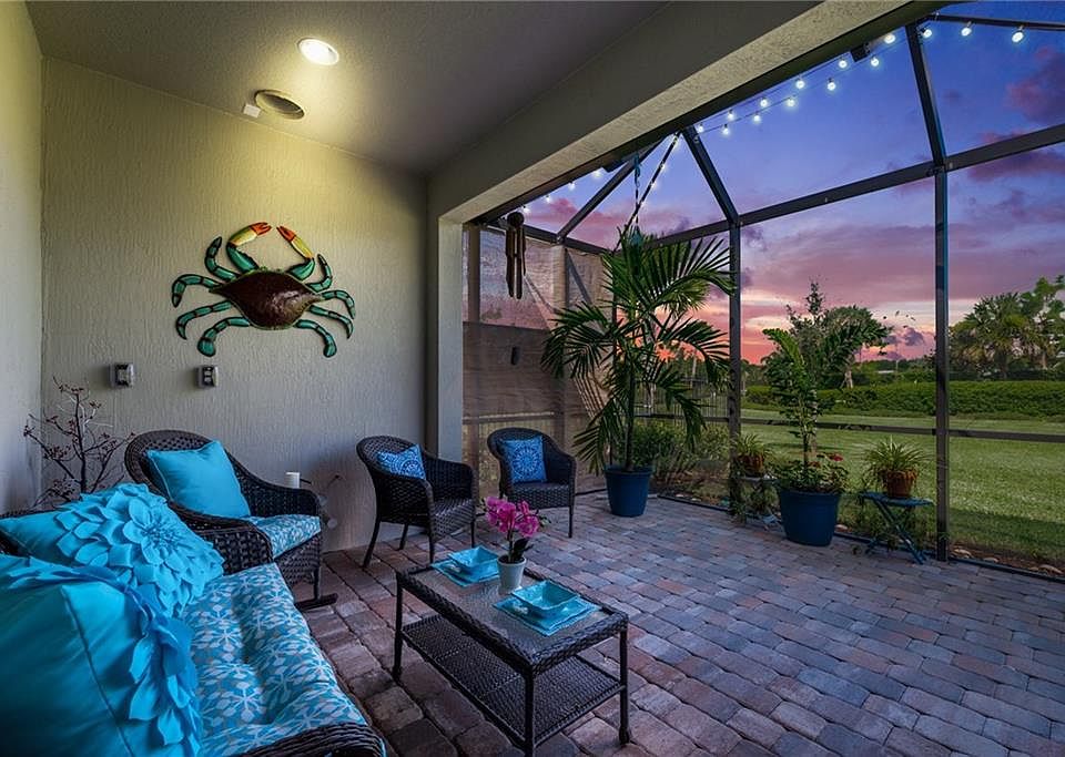1st image of 520 SE Monet Dr