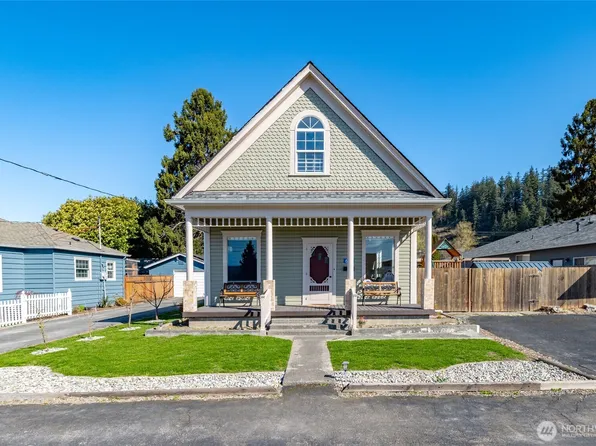 625 E Hazel Avenue, Burlington, WA 98233