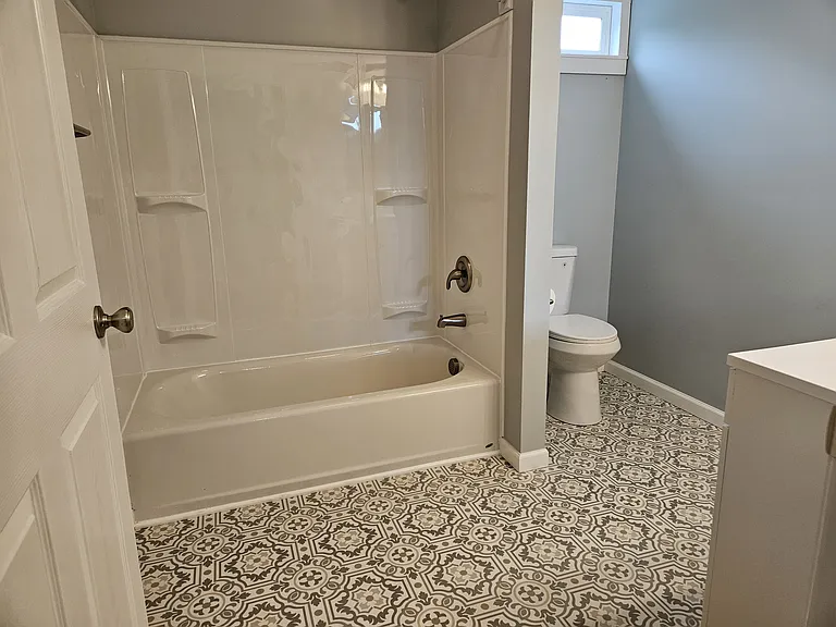 308 Hall St #A — Photo 8