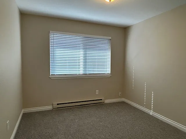 2nd bedroom 10 X 10+