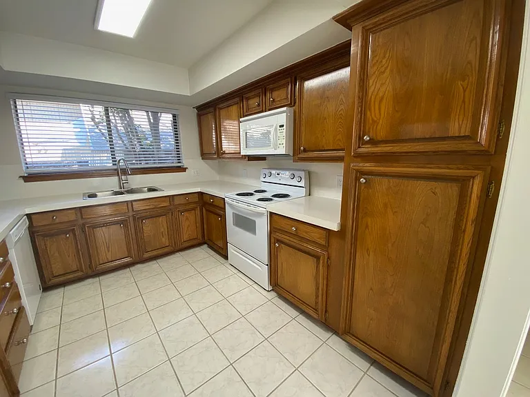 206 Cambridge Rd — Photo 45