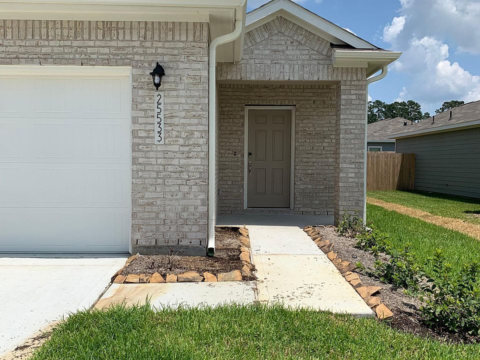 Welcome to 25533 Northpark Spruce!
Keypad entrance.