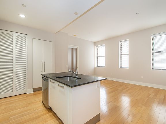 4th image of 4 Beacon Way APT 1213