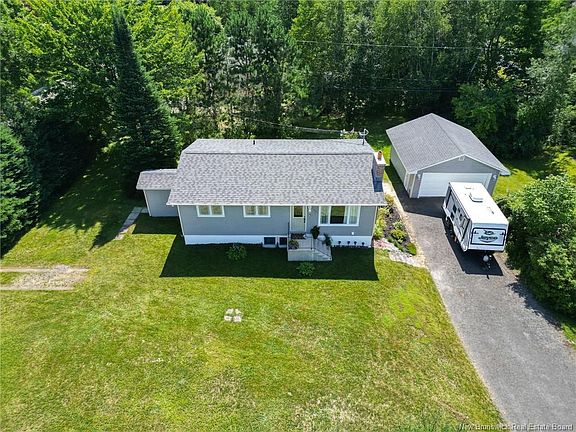 3rd image of 184 Diamond St