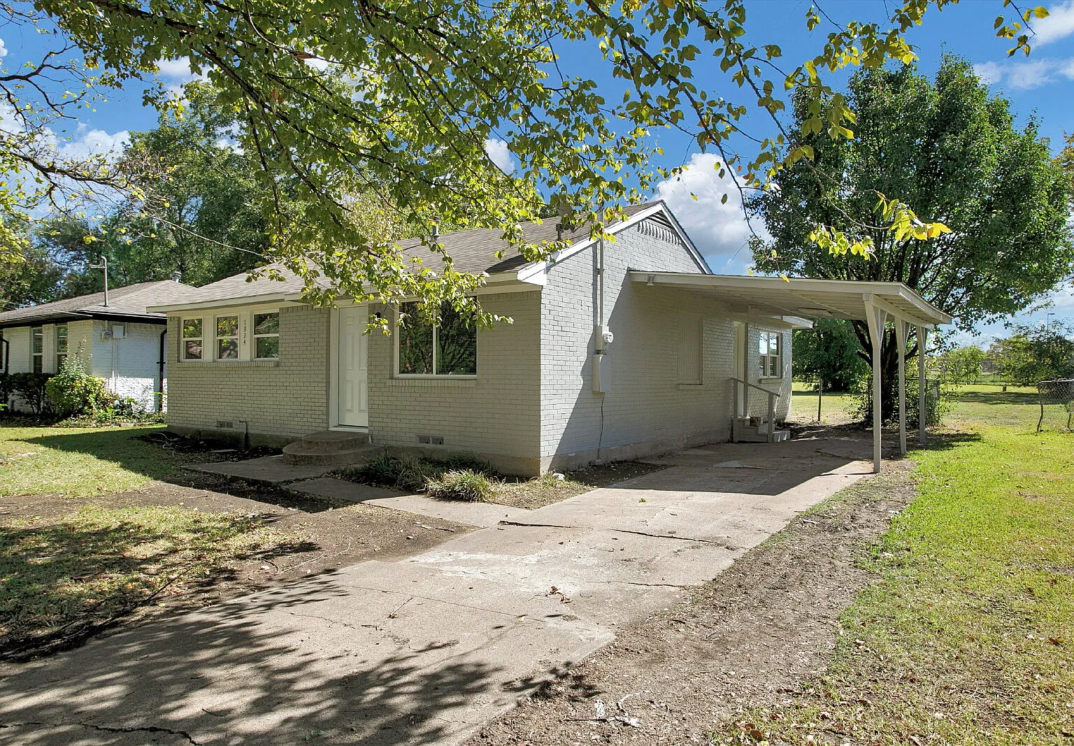 4 bed, 2.0 bath, 1280 sqft, $1,800 — Photo 3