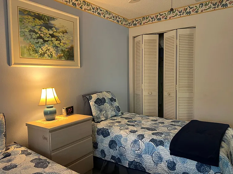 566 Clubside Cir — Photo 22
