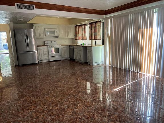 5th image of 2115 Fall Meadow Dr