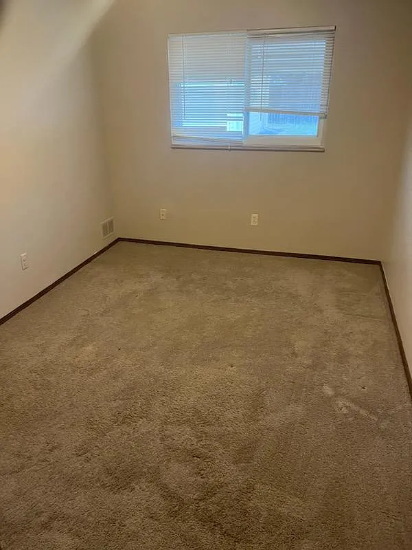 3 bed, 960 sqft, $1,500 — Photo 3