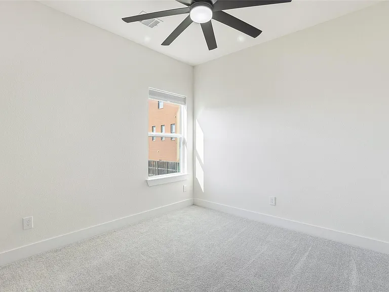 712 Delano St #A — Photo 20