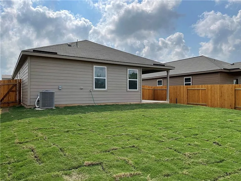 508 Republic Dr — Photo 17