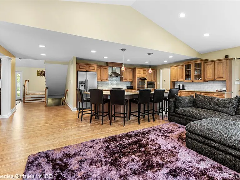 1688 Northlawn Blvd — Photo 4