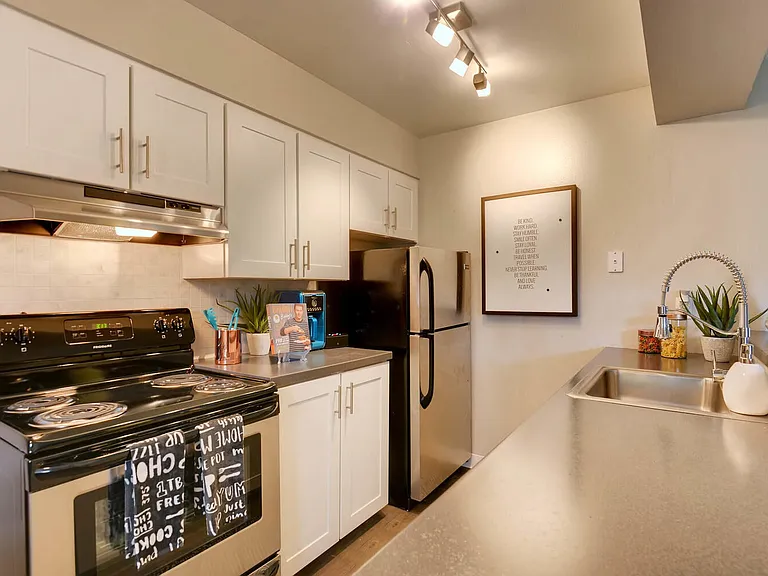 Park Place on 92nd Apartments — Photo 8