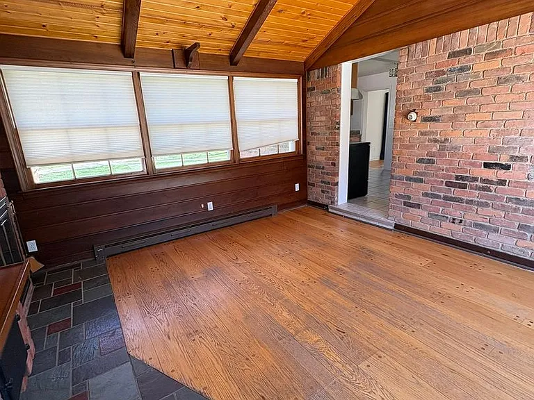 24975 Franklin Park Dr — Photo 21