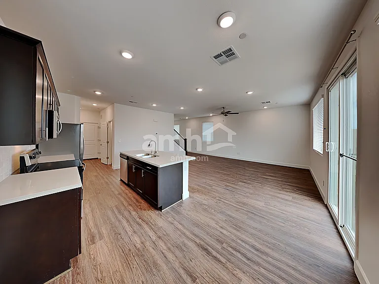 3332 Blodwen St — Photo 5