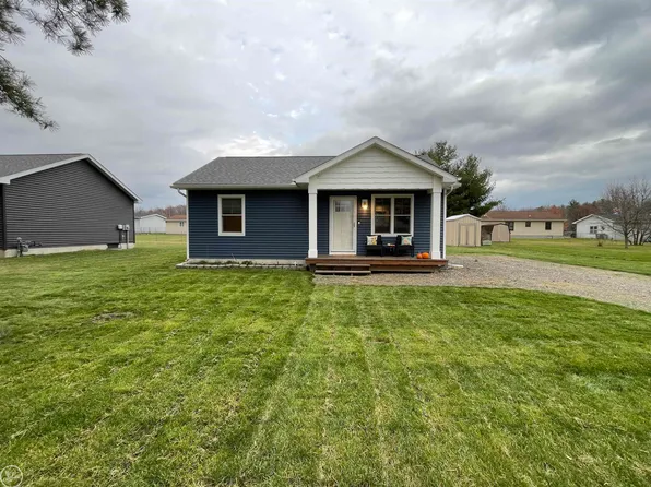 104 N Black River Rd, Croswell, MI 48422