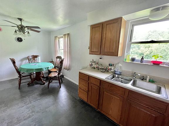 3rd image of 3840 Stewart Dr