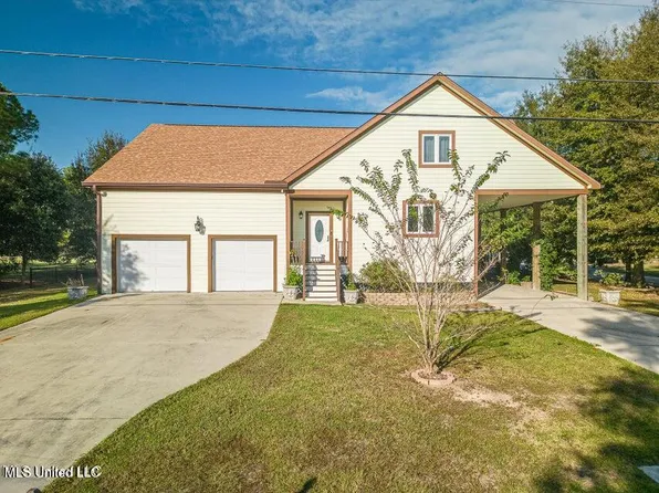 13 Chantilly Ter, Bay Saint Louis, MS 39520