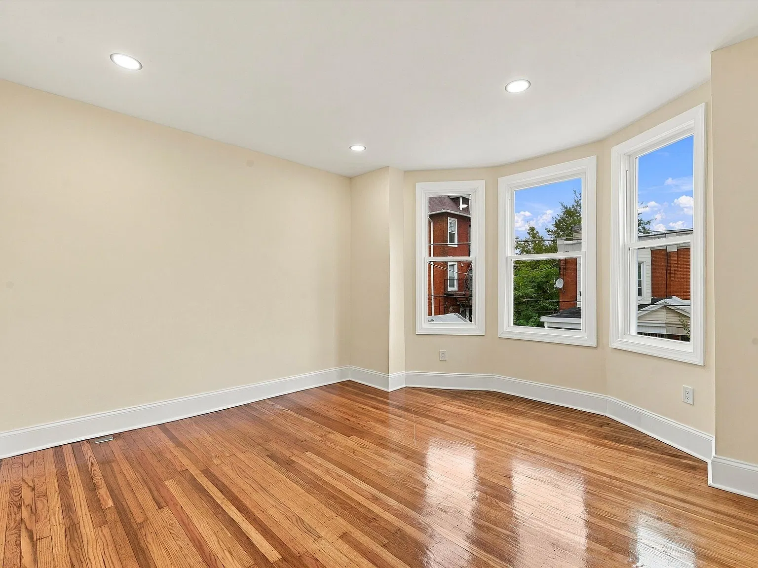 2 bed, 1222 sqft, $2,095 — Photo 4