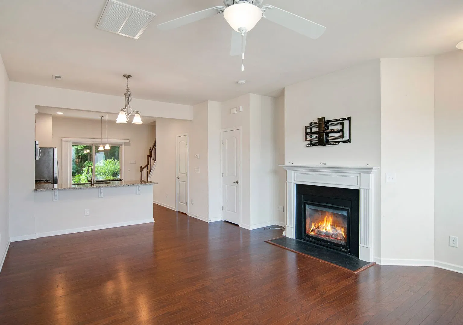 Beautiful 2 bedroom, 2.5 bathroom with Loft in Thompson Ridge! — Photo 4