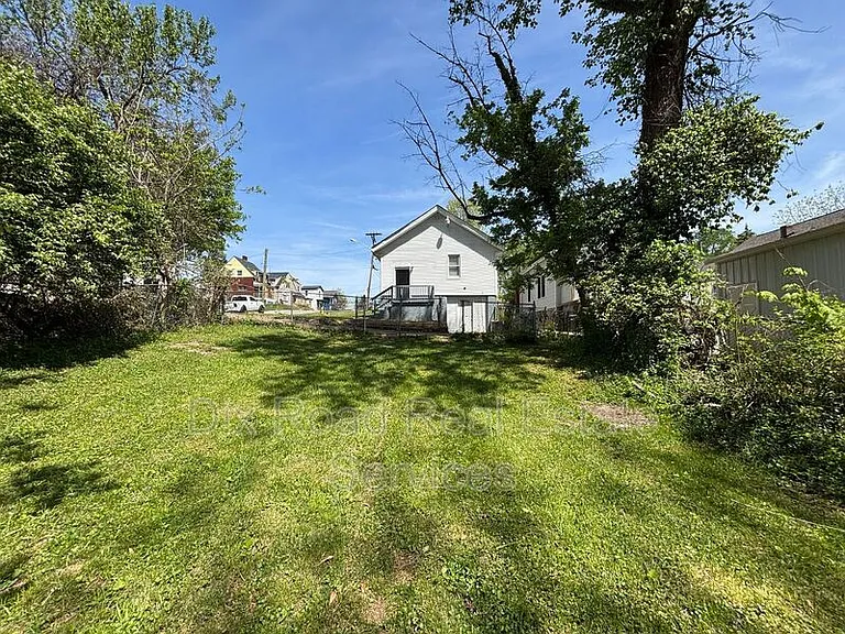 3701 Iona Ave — Photo 5