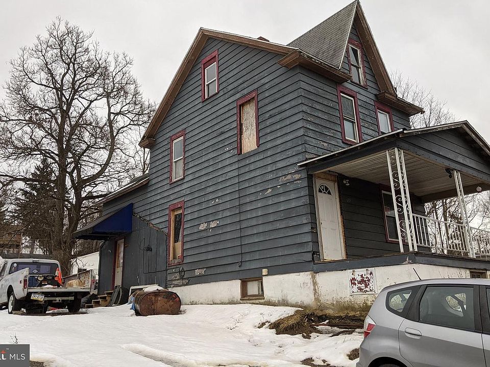 2nd image of 615 S Logan Blvd