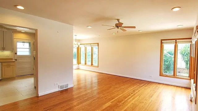 4715 W Lake Ave — Photo 2